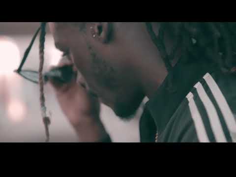 Izzy Montana (Flexing)