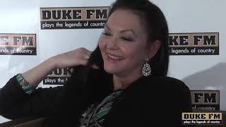 Crystal Gayle Answered Eddie Rabbitt All the Way to #1 With &quot;You &amp; I&quot;