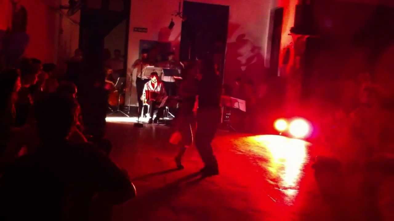 LOCA - Paula Ballesteros y Alejandro Hermida con Rascacielos en Milonga en Orsay