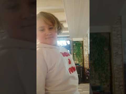 Lilou la fole.      SHORT