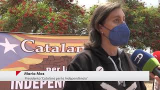 Despleguen una gegant bandera negra a La Ràpita amb motiu de la Independència