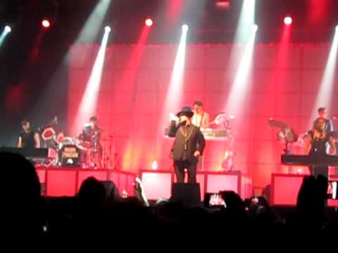 Mark Ronson & The Business Intl -feat. Boy George- Somebody To Love Me - Live In Isreal