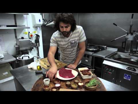 Video recipe: Pinchos morunos with mojo picón by Omar...