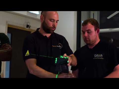 16 professionnels testent le niveau laser multilignes X3G-360° vert STANLEY FATMAX