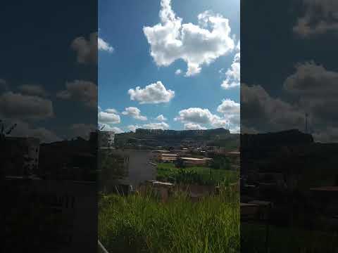 Uma tarde de outono ensolarada em Santo Antônio do Grama MG.