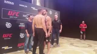 UFC В МОСКВЕ ДУЭЛЬ ВЗГЛЯДОВ