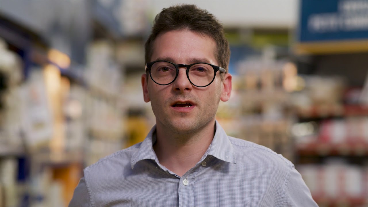 Le franchisé Julien Le Corre parle des avantages de Bureau Vallée