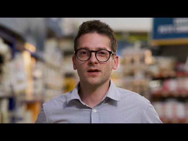 Le franchisé Julien Le Corre parle des avantages de Bureau Vallée