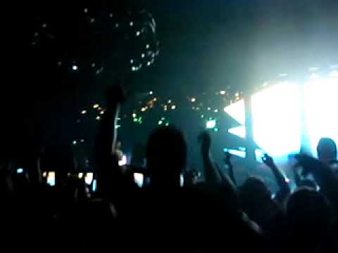 Tiësto- My Otherside (Red Hot Chilli Peppers) Live in Edmonton