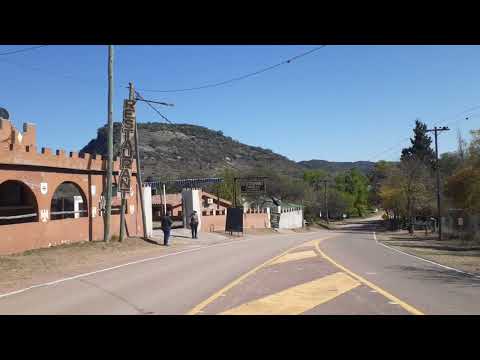 En el pueblo de CAMINIAGA, con el Cerro Colorado, Córdoba, Argentina