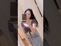 Wanita Seksi Pamer Tubuh Montok