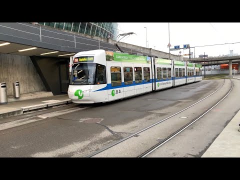 Einfahrt des (VBG Cobra Tram) beim Zürich Flughafen / Entry of the Cobra Tram at Zurich Airport