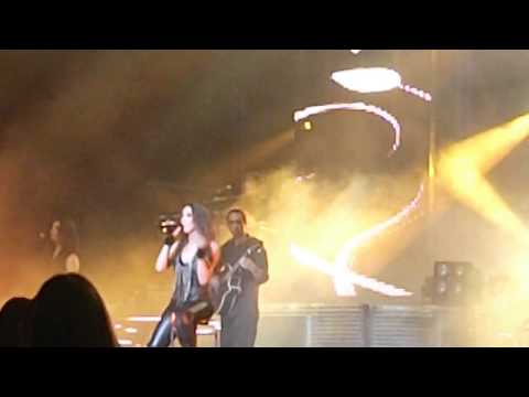 Malú- Blanco y negro.- Vigo 02/02/13.