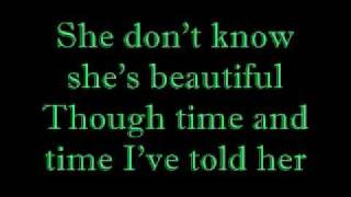 She don&#39;t know she&#39;s beautiful lyrics