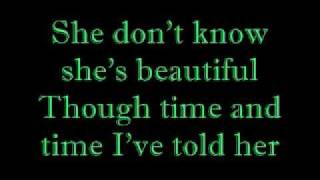 She don&#39;t know she&#39;s beautiful lyrics