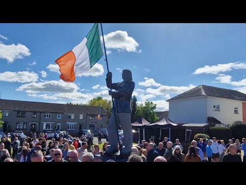 Beautiful statue of Óglach Bobby Sands unveiled.