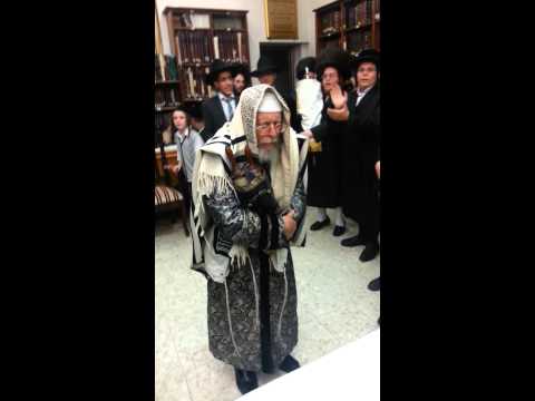 הרבי שליט"א מסטראפקוב בהקפות שניות