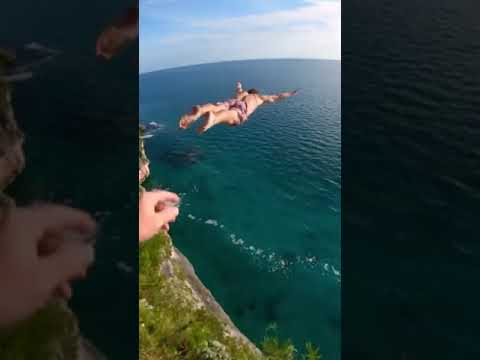 O Salto do Penhasco Mais Lindo do Mundo | #Shorts