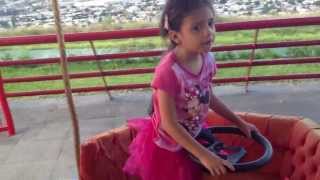 Sofía y Rebeca en Carrusel de la Bandera