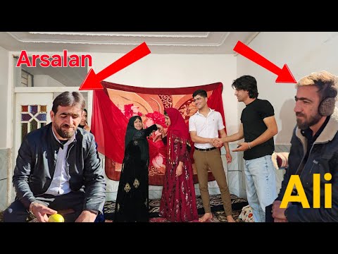 Hadi and his mother meet with Zainab and Abolfazl after the wedding.