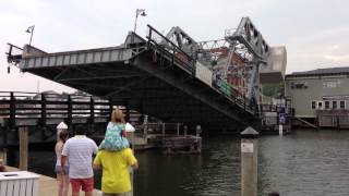 preview picture of video 'Mystic River Bascule Drawbridge'