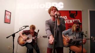 Live in the Studio: Cage the Elephant &quot;Come a little closer&quot;