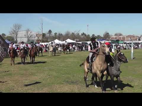 Desfile de apertura en Villa Clara Villaguay