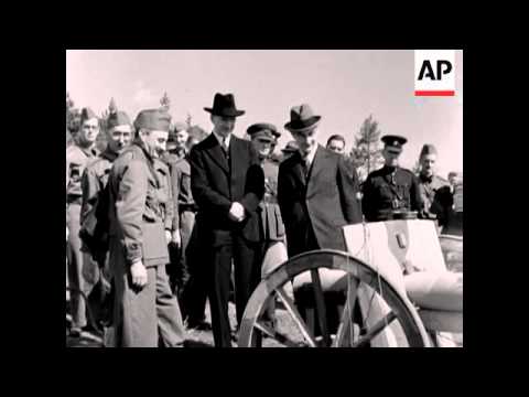 MR. DE VALERA WITH LOCAL SECURITY FORCE