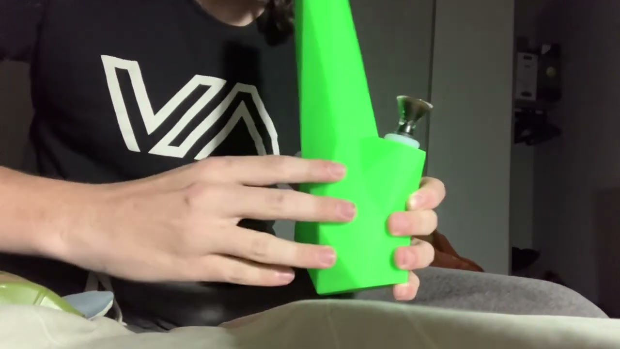 Acrylic Bongs VS Silicone Bongs Vs Glass Bongs
