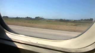 preview picture of video 'Opstijgen Boeing 737 vanaf Samos Griekenland. Take off Boeing 737 from Samos Greece.'
