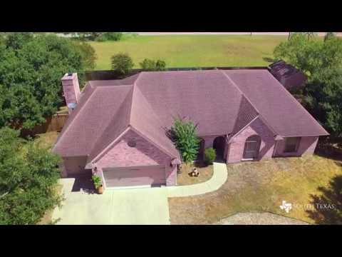 328 Edgehill, Pleasanton Texas 4 bedroom with a pool! STUNNING