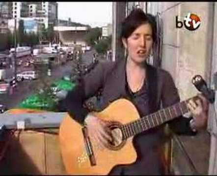 ALINA SIMONE - BEAUTIFUL MACHINE (BalconyTV)