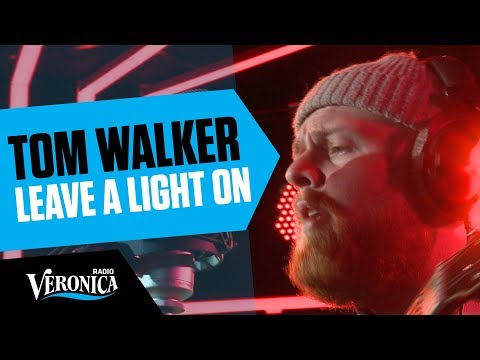 Tom Walker met ex-Vavorite Leave A Light On! // Live bij Giel