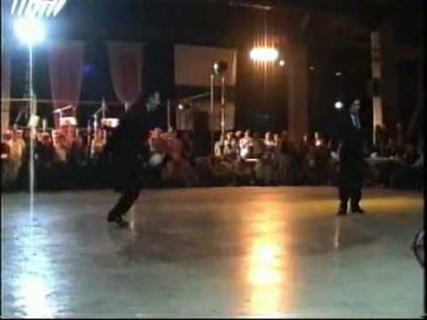  Mariana Flores  and  Eduardo Cappussi  are  dancing  to  "  Este Es El Rey  "