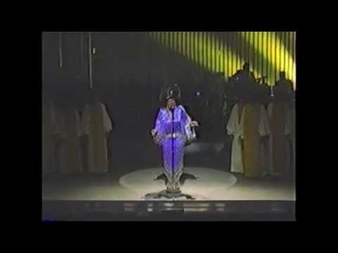 Patti LaBelle - You'll Never Walk Alone (Live @The Apollo Theatre 1985)