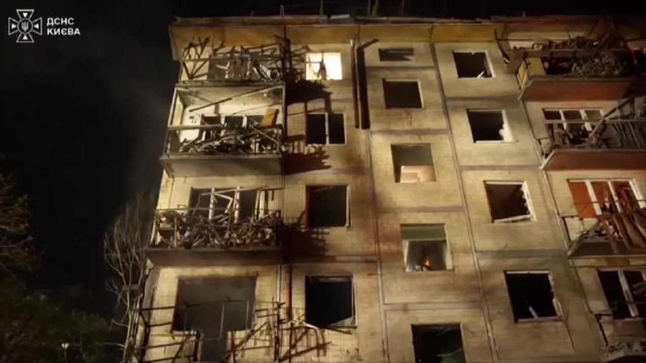 Raid russo su Kiev, esplosioni e fiamme nella capitale Ucraina, 9 morti