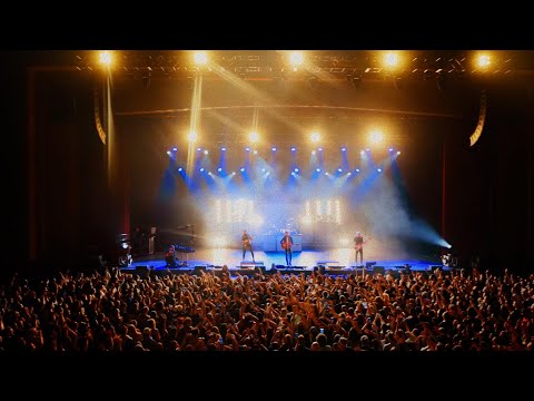 BOYS LIKE GIRLS - THUNDER (LIVE FROM THE MGM MUSIC HALL AT FENWAY PARK)