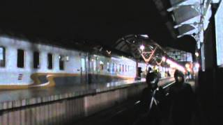 preview picture of video 'kereta api turangga berangkat dari stasiun tugu yogyakarta'