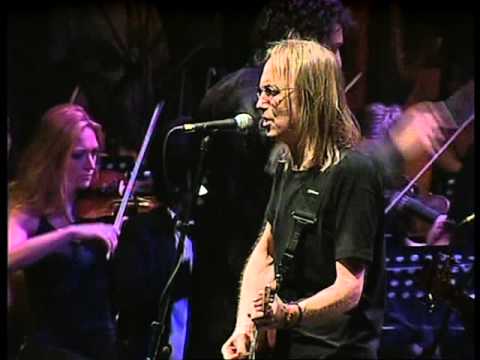 Bulutsuzluk Özlemi - Tepedeki Çimenlik