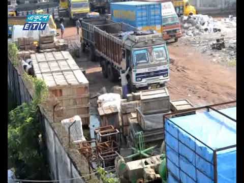 বেনাপোল স্থলবন্দরে আমদানি করা পণ্য পড়ে আছে খোলা আকাশের নিচে