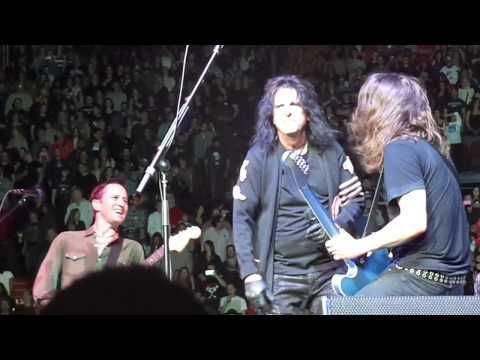 Foo Fighters and Alice Cooper - School's Out