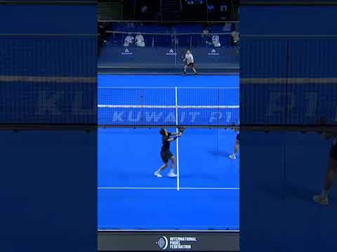 Tapia's smash was so good, he had Garrido shook. 😂🤯 #Padel #Pàdel #Tapia #Padeladdict #padelmania