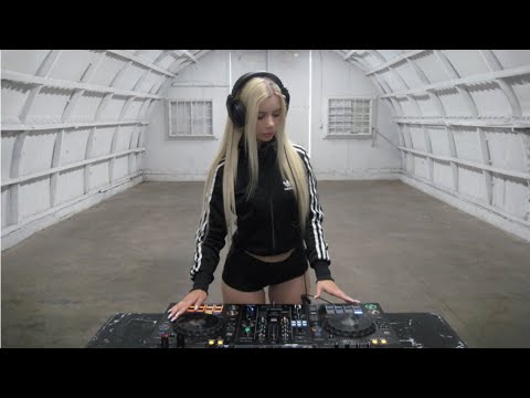 HARDGROOVE TECHNO SET IN A BUNKER ★ JOANNA KUCHTA