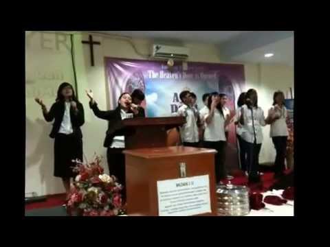 KUTINGGIKAN NAMAMU YESUS || Kau Bertahta Atas Pujian UmatMu || lagu rohani kristen