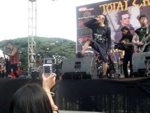 traditional + punk ( Tcukimay Live ,Bandung, Total Chaos Tour )