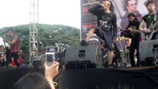 traditional + punk ( Tcukimay Live ,Bandung, Total Chaos Tour )