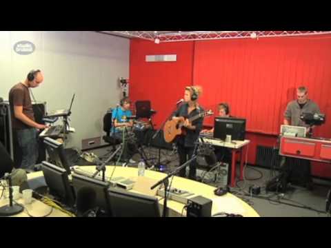 AKS and Selah Sue - See Love [Different version] (Studio Brussel Nov 3rd 2009)