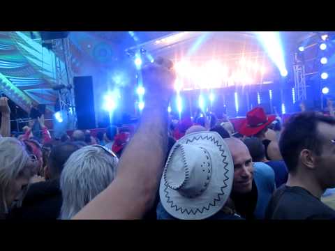 DANCE VALLEY 2010 - Armin van Buuren playing Leon Bolier feat. Daniel Kandi - Symphonica