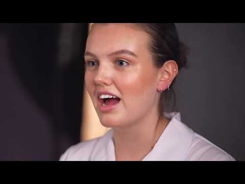 COVID-19護士激勵女兒投身一線。 (COVID-19 nurse inspires daughter to join the frontline)