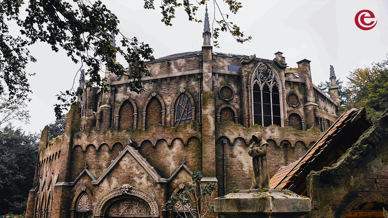 At Efteling, Danse Macabre awaits you! 🕷 - Be the first to walk through the Huyverwoud and get in! 🕷